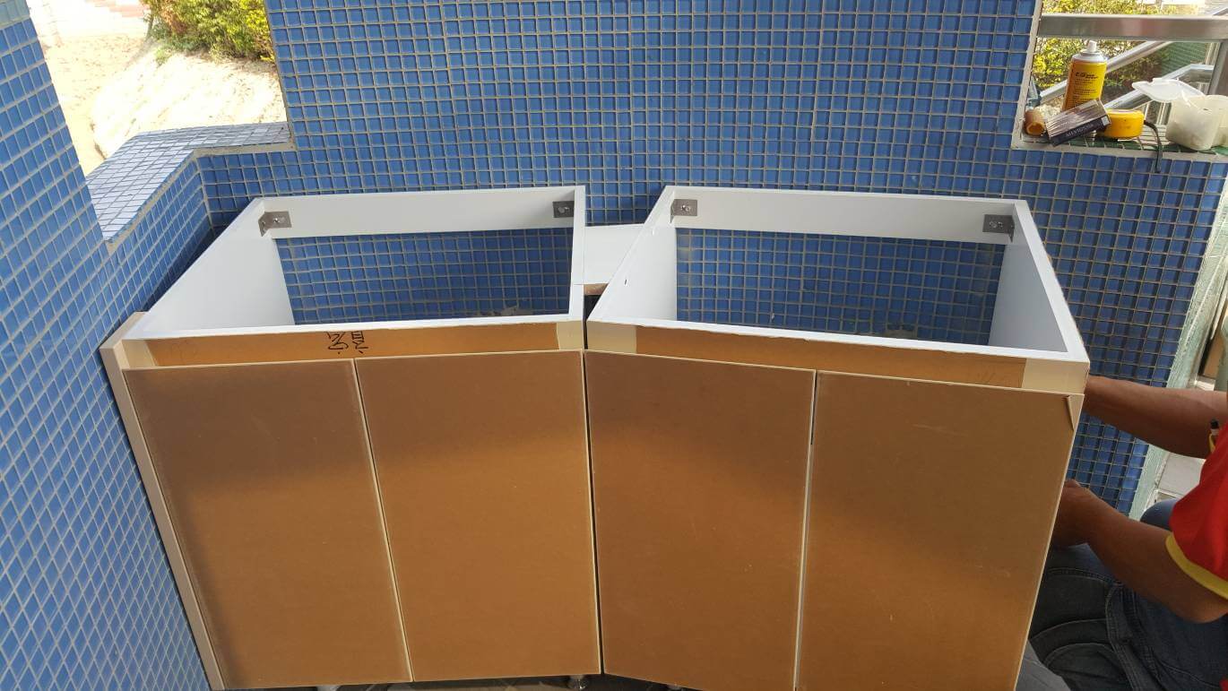韓國石。公共廁所浴櫃